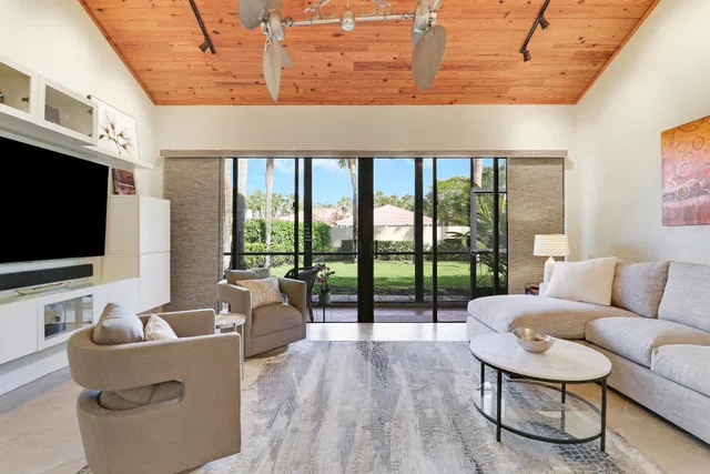 PGA National Palm Beach Gardens Residence photo 21