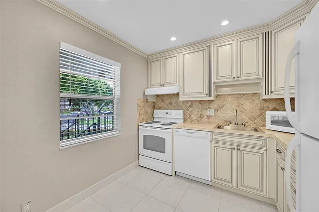  Unit 202 photo 4
