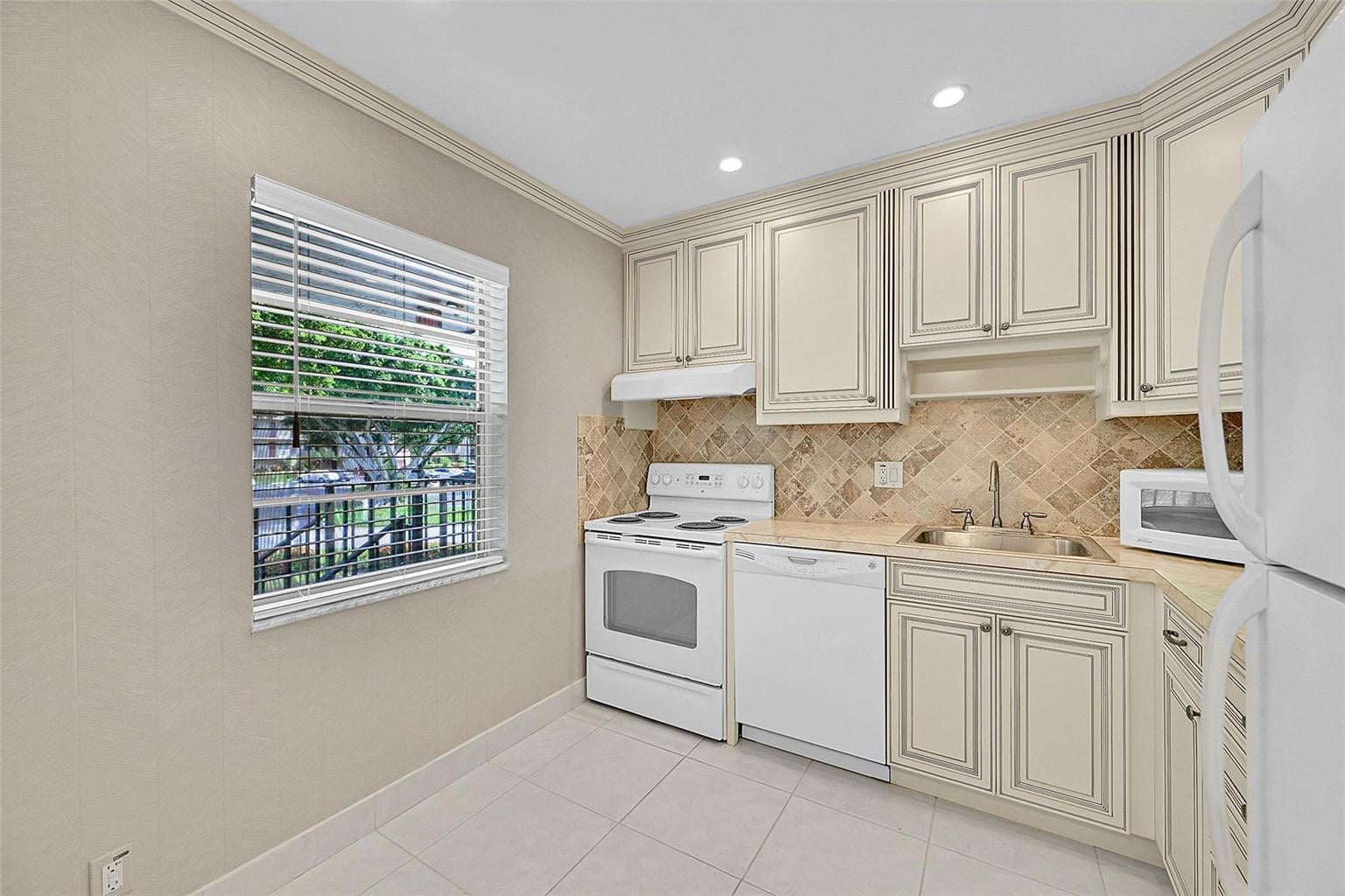  Unit 202 photo 4