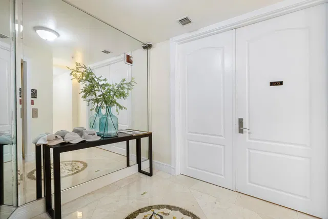 Esplanade Grande Unit 605 photo 5