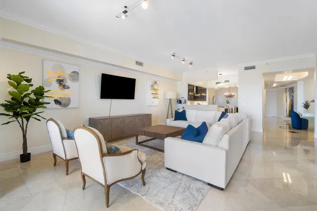 Esplanade Grande Unit 605 photo 13
