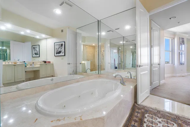 Esplanade Grande Unit 605 photo 26