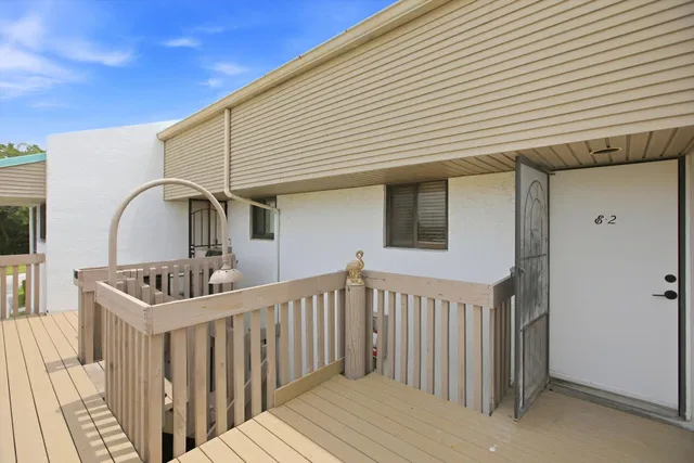 Unit E2 photo 3