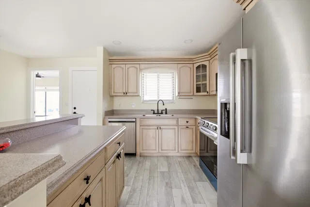 Unit E2 photo 6