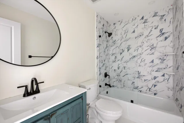 Unit E2 photo 11