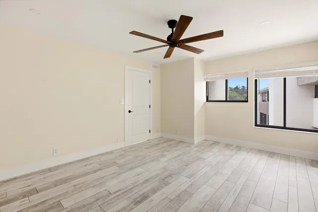 Unit E2 photo 13