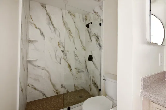 Unit E2 photo 14