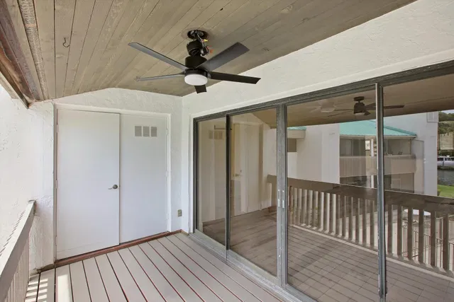 Unit E2 photo 16