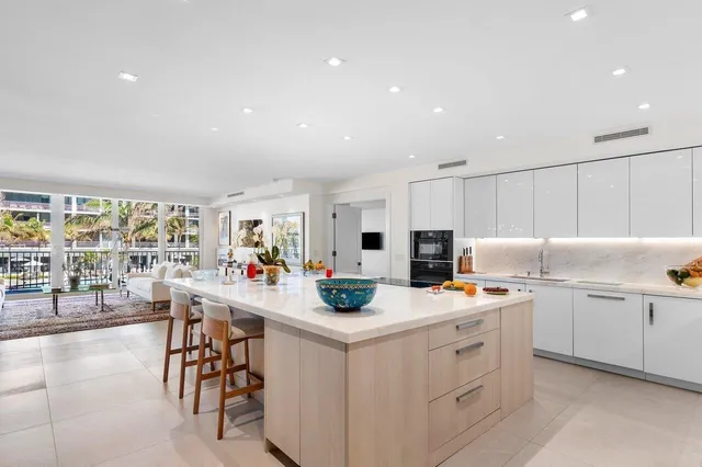 Sloan's Curve Palm Beach Unit 103 photo 3
