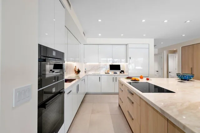 Sloan's Curve Palm Beach Unit 103 photo 4