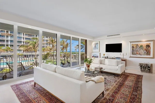 Sloan's Curve Palm Beach Unit 103 photo 5