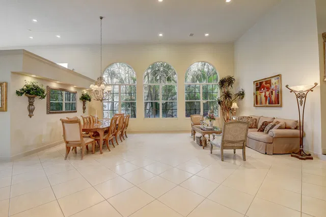 Woodfield Country Club Residence photo 4