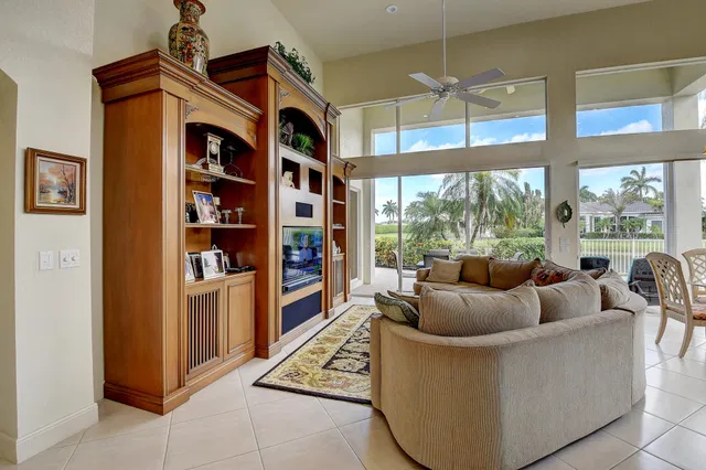 Woodfield Country Club Residence photo 8