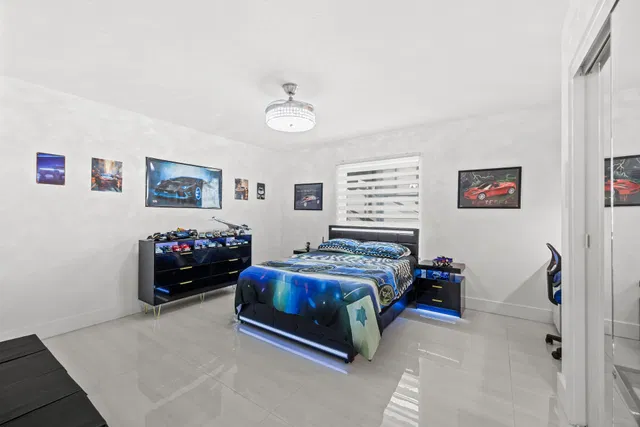 Residence photo 32