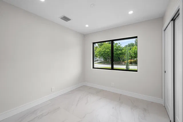 Residence photo 12