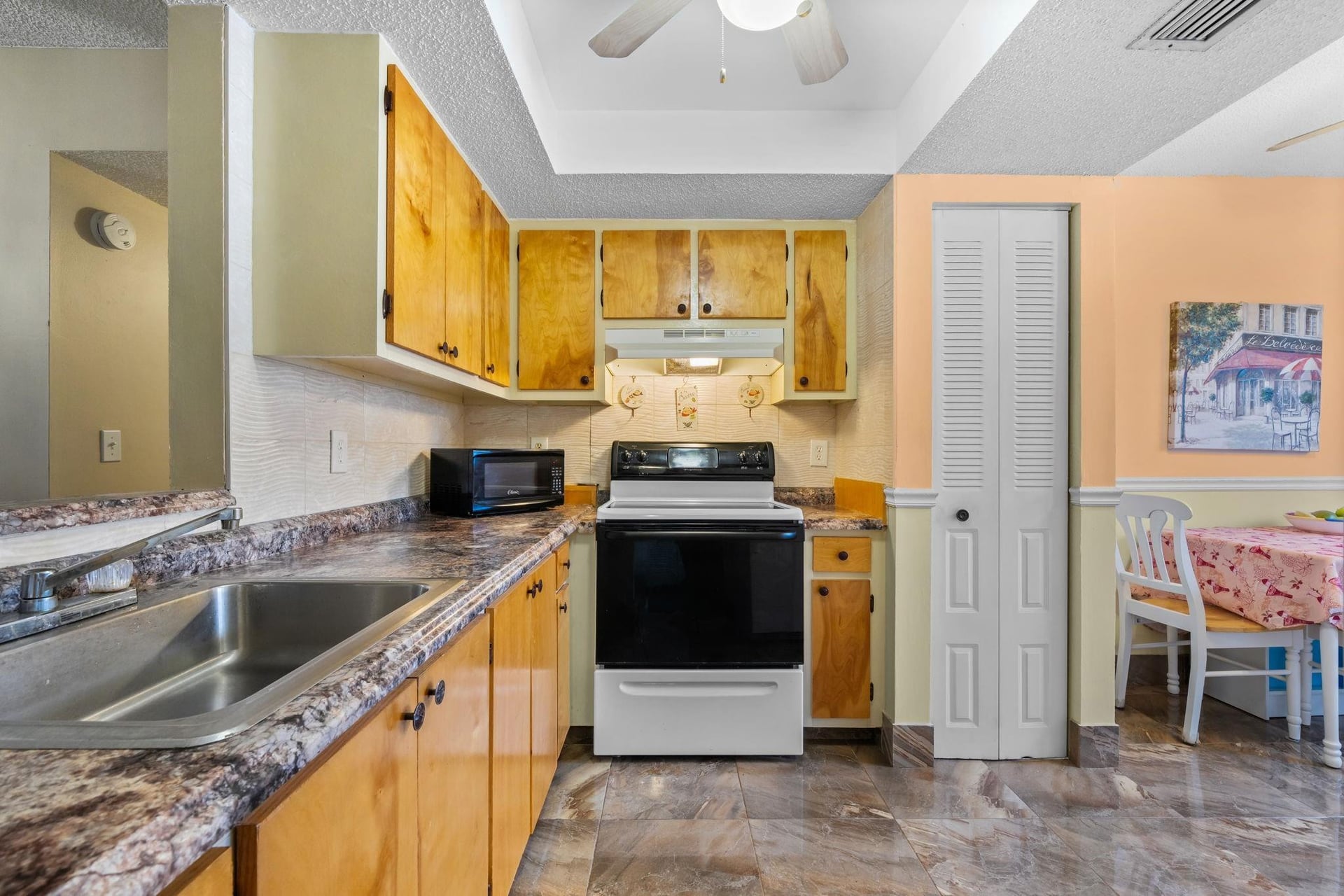 Unit 108 photo 4