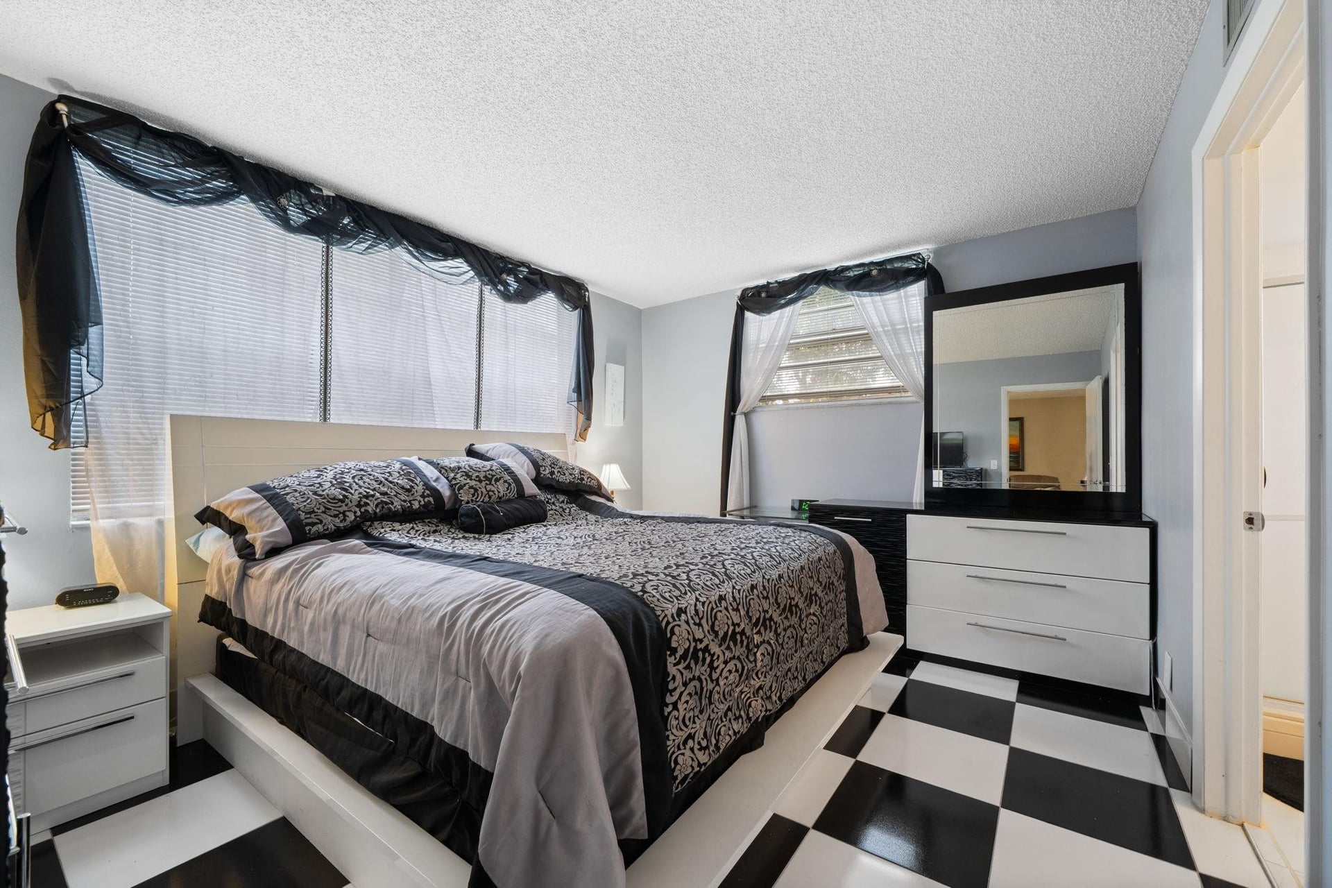 Unit 108 photo 18