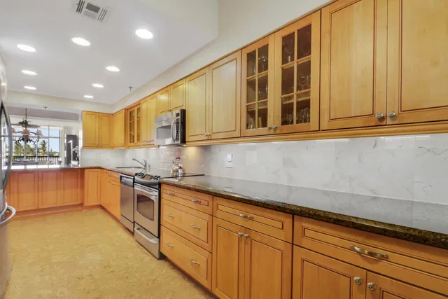 Unit 416 photo 11