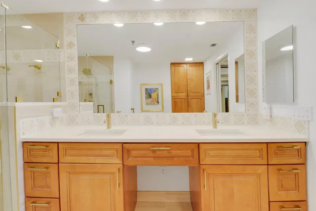 Unit 416 photo 32