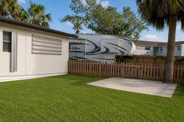 Residence photo 2