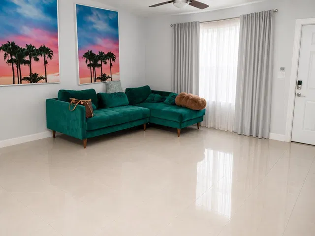 Residence photo 3