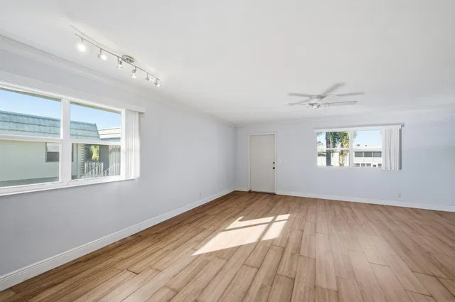 Residence photo 17