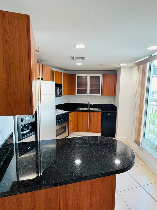 610 Clematis Unit 812 photo 6