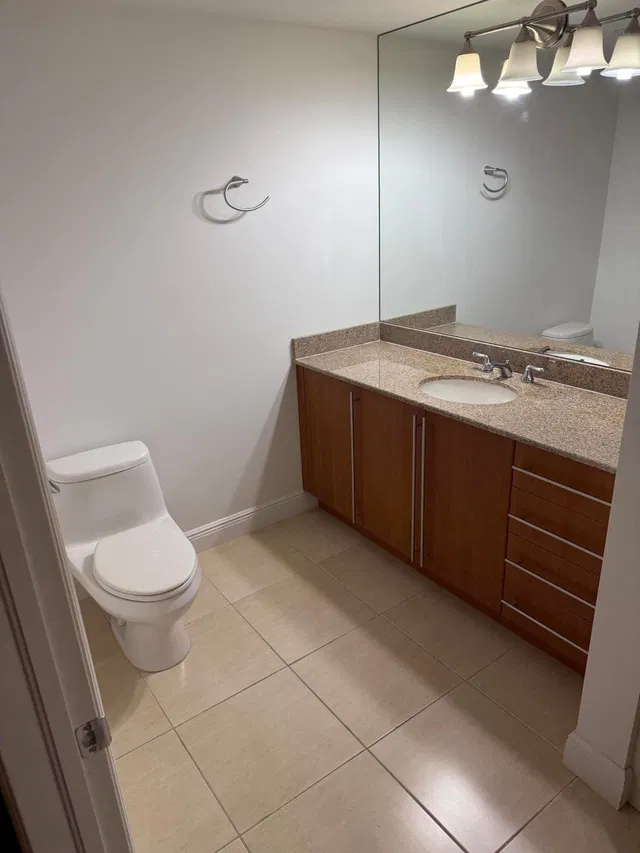 610 Clematis Unit 812 photo 9