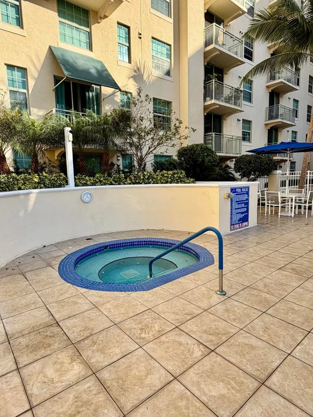 610 Clematis Unit 812 photo 18