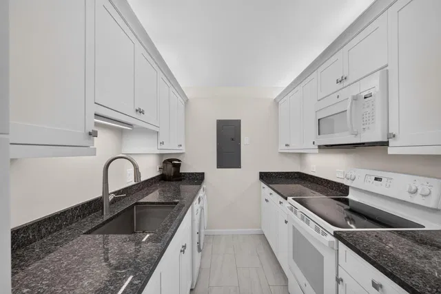  Unit 205 photo 4