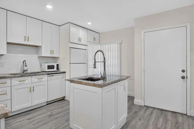 Residence photo 2