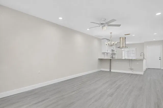 Residence photo 12