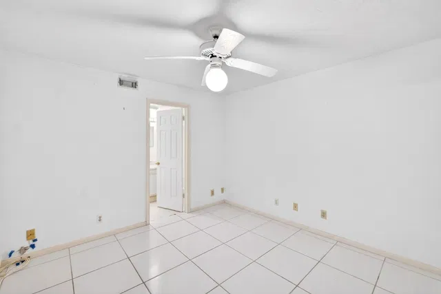 Unit 901 photo 13