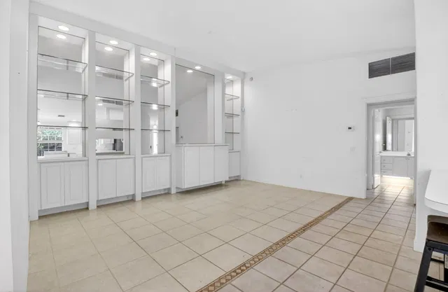  Residence photo 55