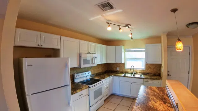 Unit 202 photo 5