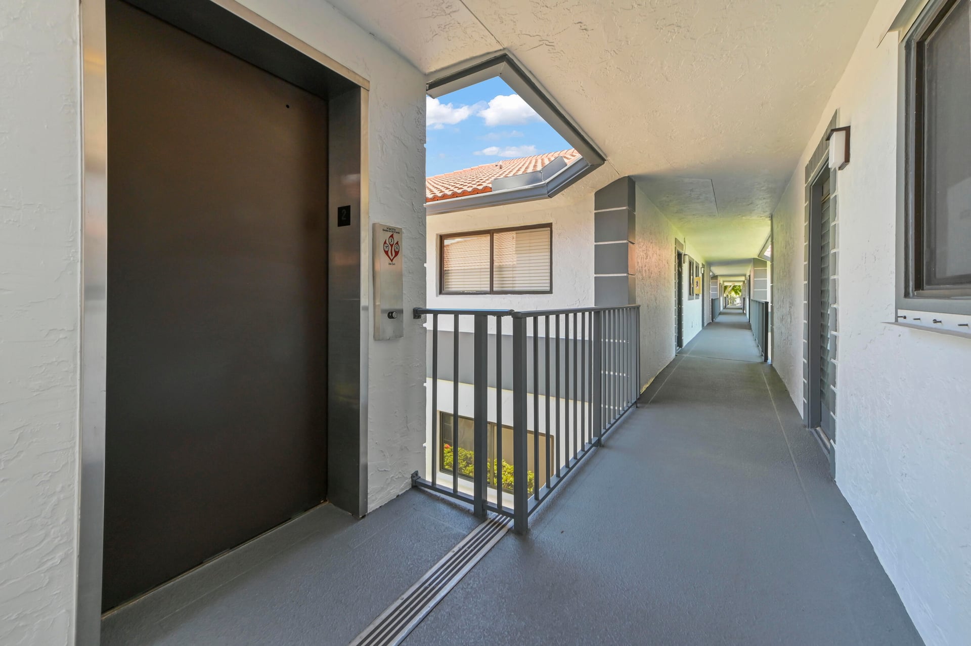 Unit 276 photo 3