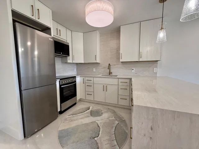 Unit 209 photo 6
