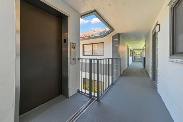 Unit 276 photo 3
