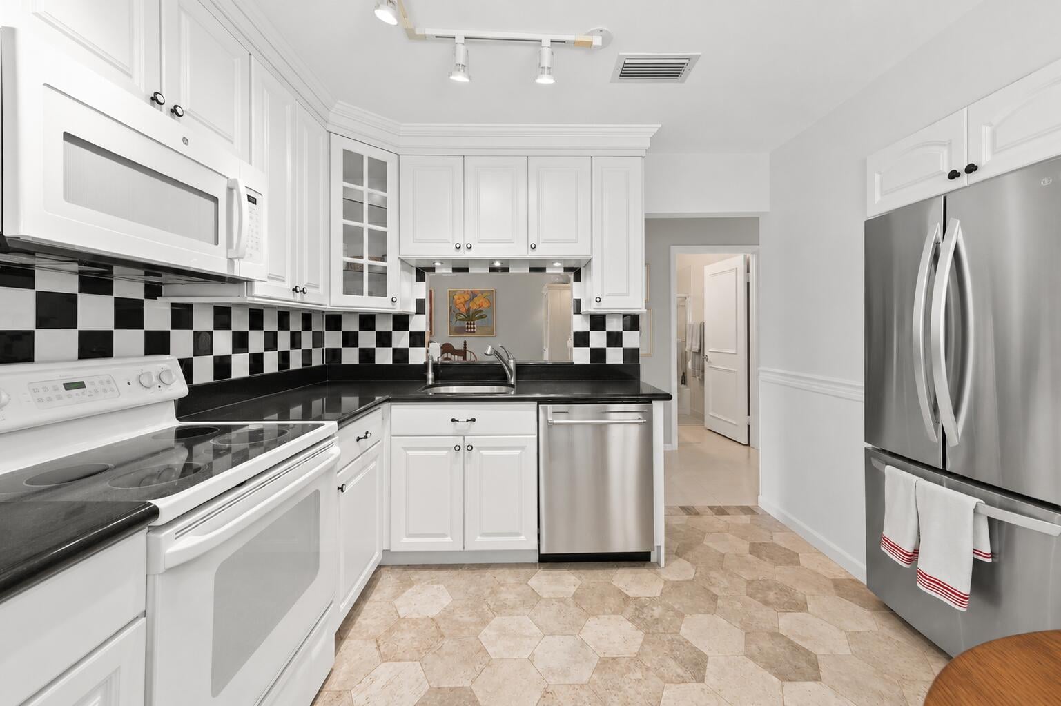 Unit 276 photo 7