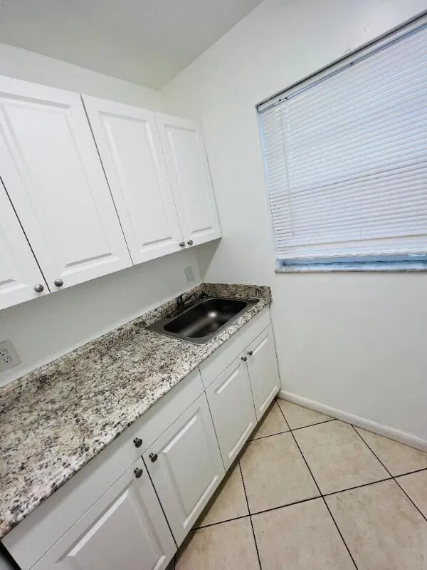 Unit 401 photo 6