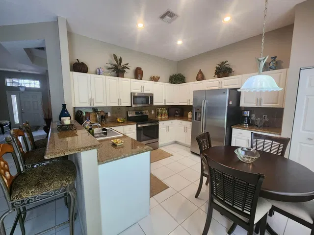 Residence photo 3