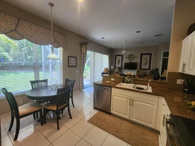 Residence photo 4