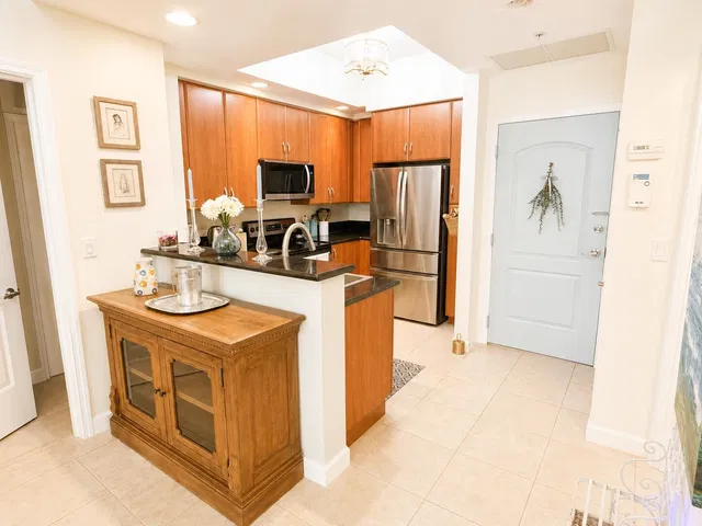 One City Plaza Unit 816 photo 4