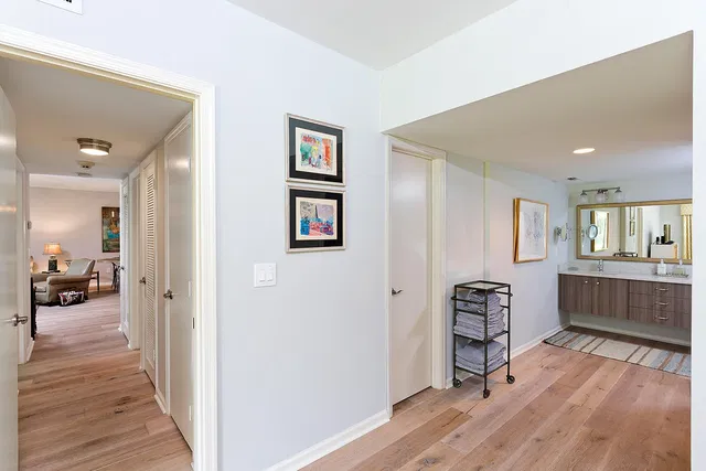 Unit E102 photo 11