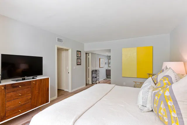 Unit E102 photo 13