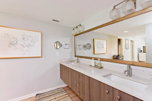 Unit E102 photo 14