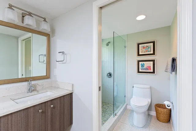 Unit E102 photo 15