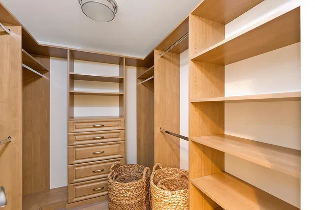 Unit E102 photo 16