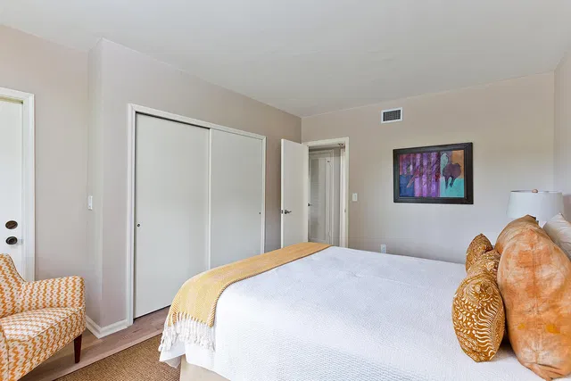 Unit E102 photo 19