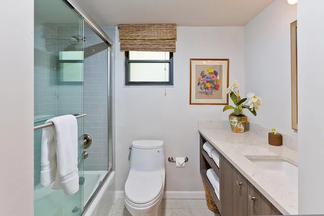 Unit E102 photo 20
